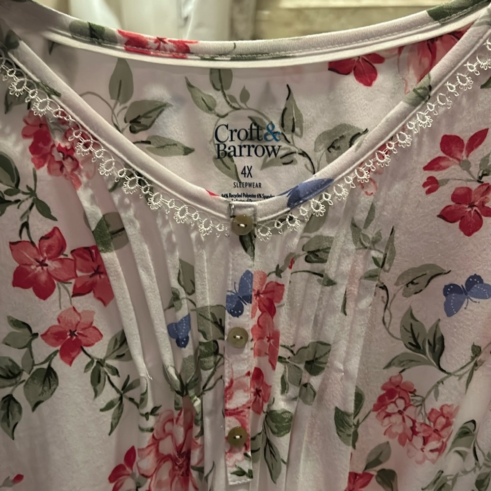 NWT Sz 4x white floral nightshirt Croft & barrow